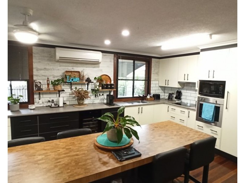 14 Robert Street, Torquay QLD 4655