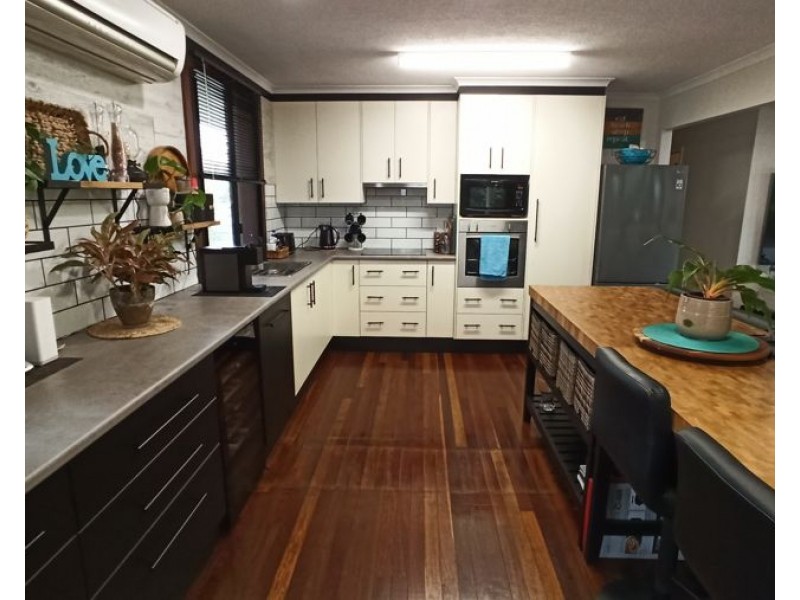 14 Robert Street, Torquay QLD 4655