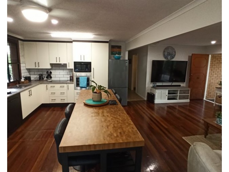 14 Robert Street, Torquay QLD 4655