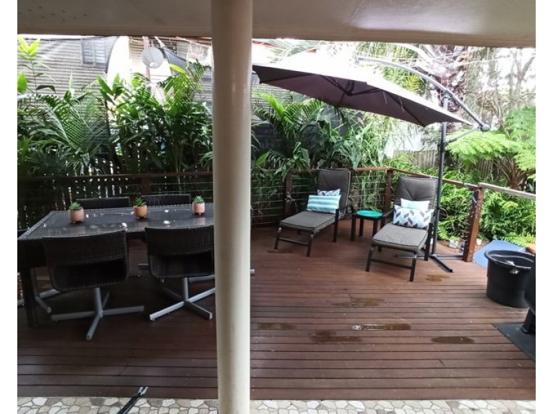 14 Robert Street, Torquay QLD 4655