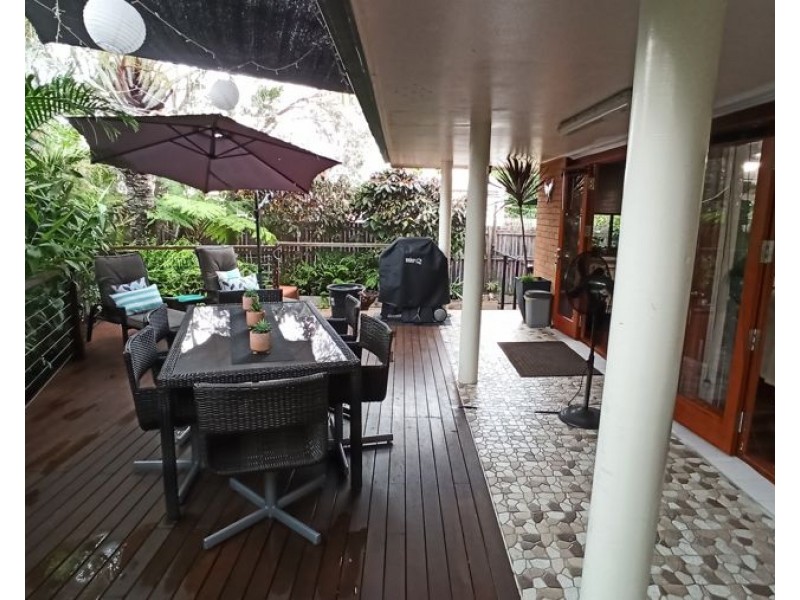14 Robert Street, Torquay QLD 4655