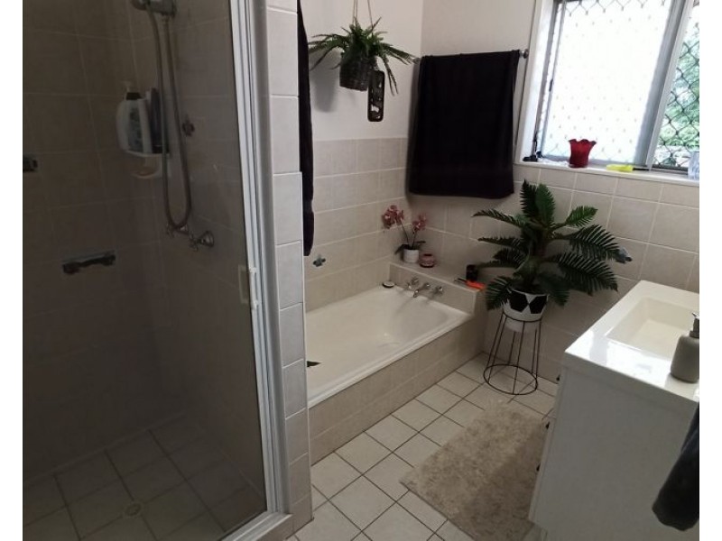 14 Robert Street, Torquay QLD 4655