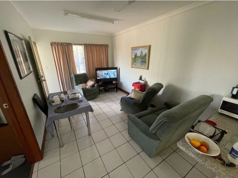 2/427 Esplanade, Torquay QLD 4655