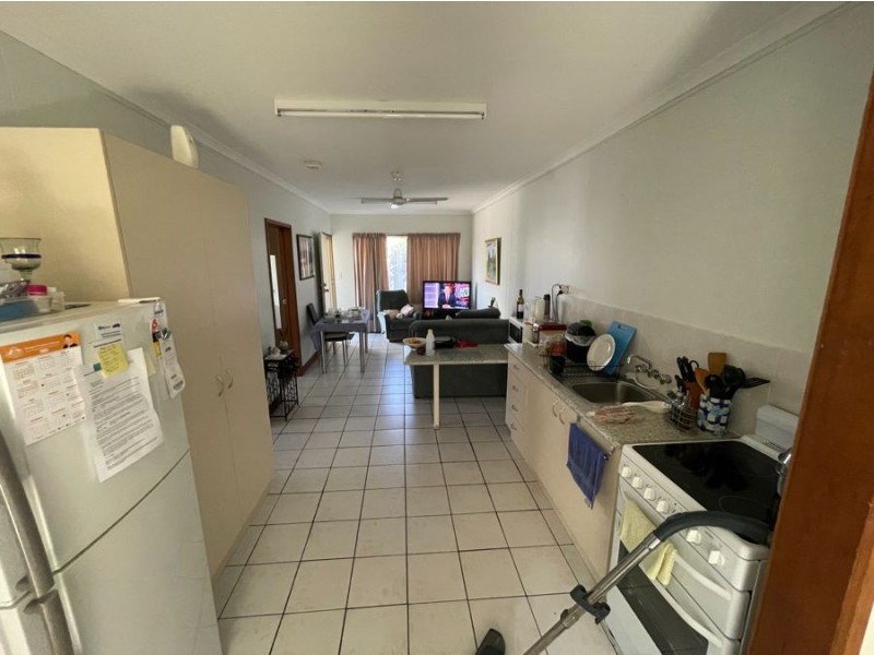 2/427 Esplanade, Torquay QLD 4655