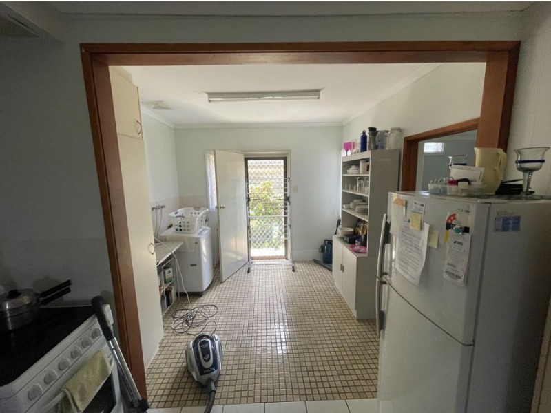 2/427 Esplanade, Torquay QLD 4655