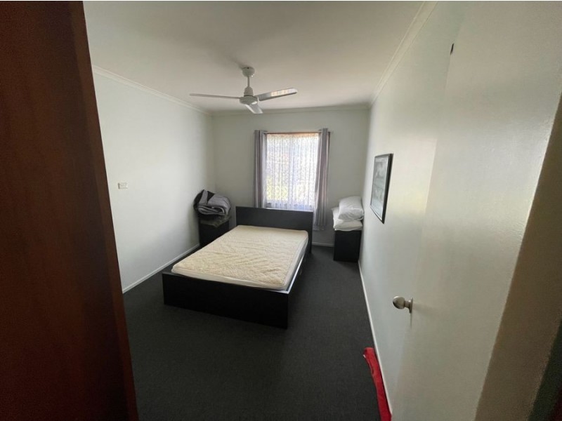 2/427 Esplanade, Torquay QLD 4655