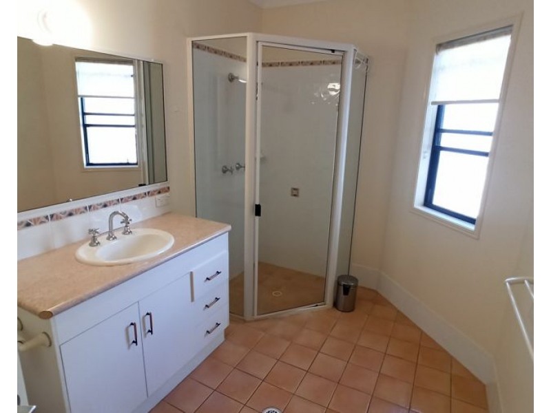 684 Esplanade, Urangan QLD 4655