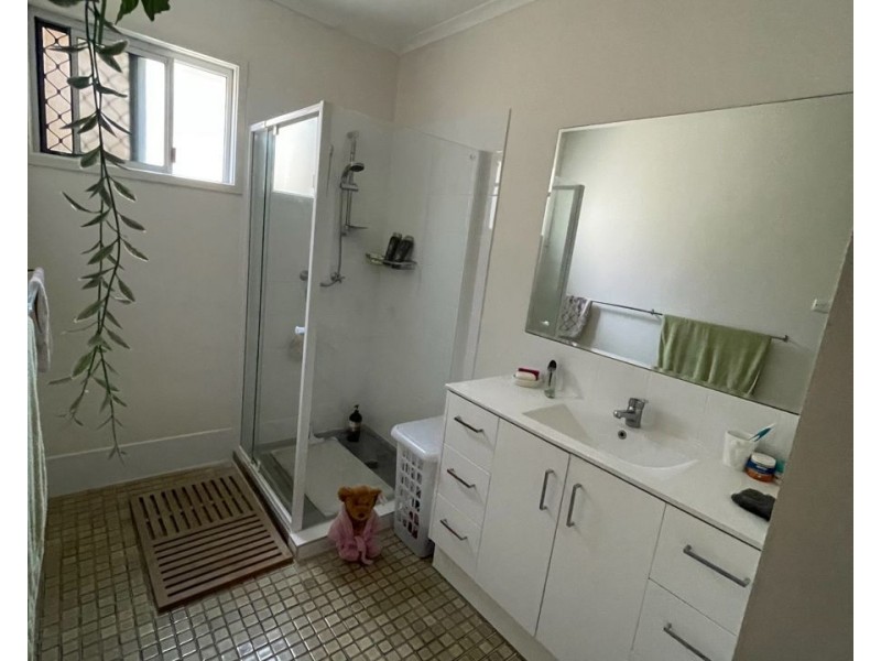 1/427 Esplanade, Torquay QLD 4655