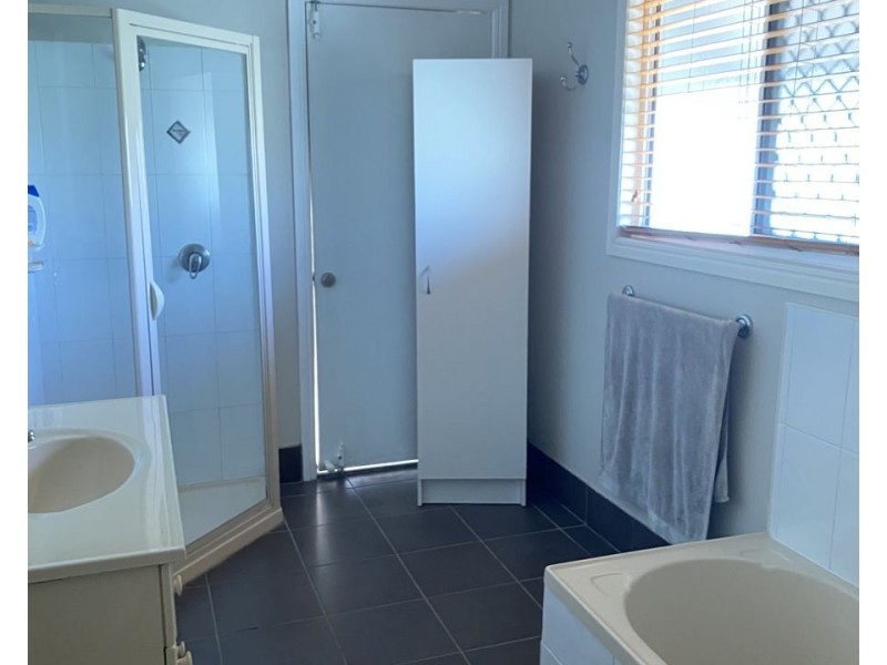 25 Hibiscus Street, Urangan QLD 4655