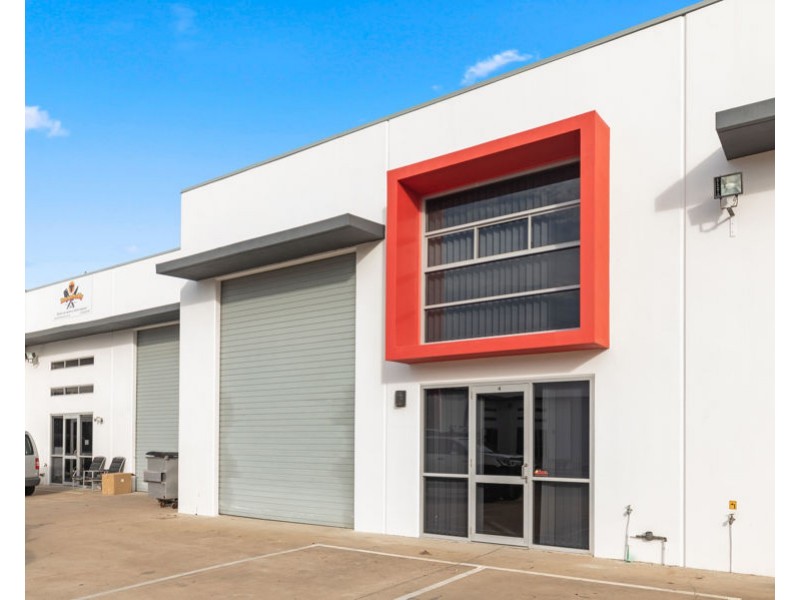 4/6 Victory East Street, Urangan QLD 4655