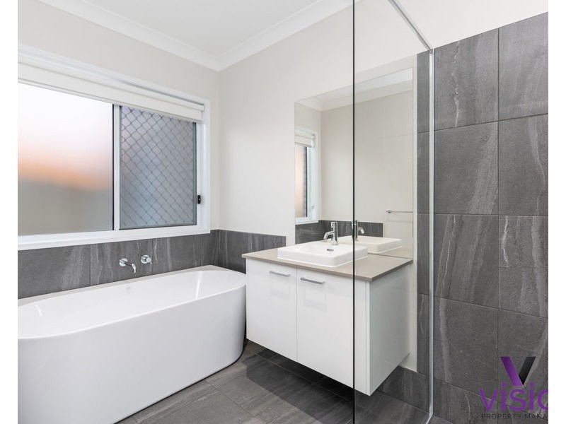 1 Seabreeze Lane, Point Vernon QLD 4655