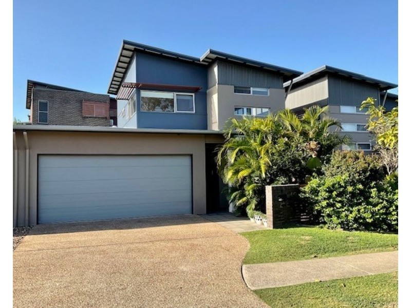 12/80 Moolyyir Street, Urangan QLD 4655