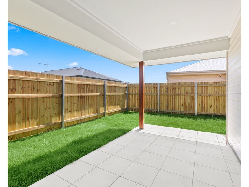 23 Waterside Way, Eli Waters QLD 4655