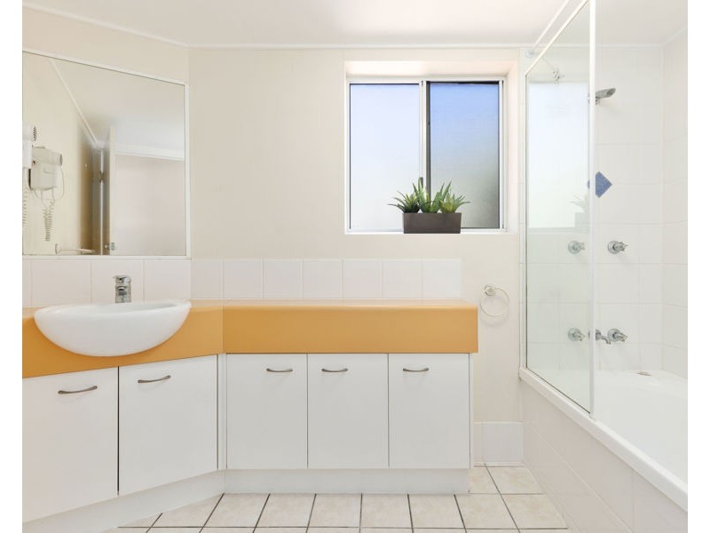 181/17 Buccaneer Drive, Urangan QLD 4655