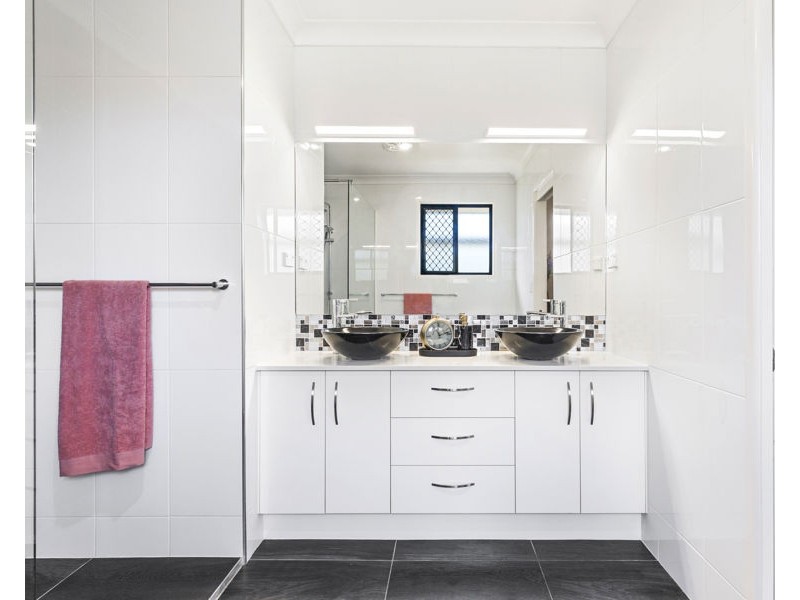 8 Border Court, Torquay QLD 4655