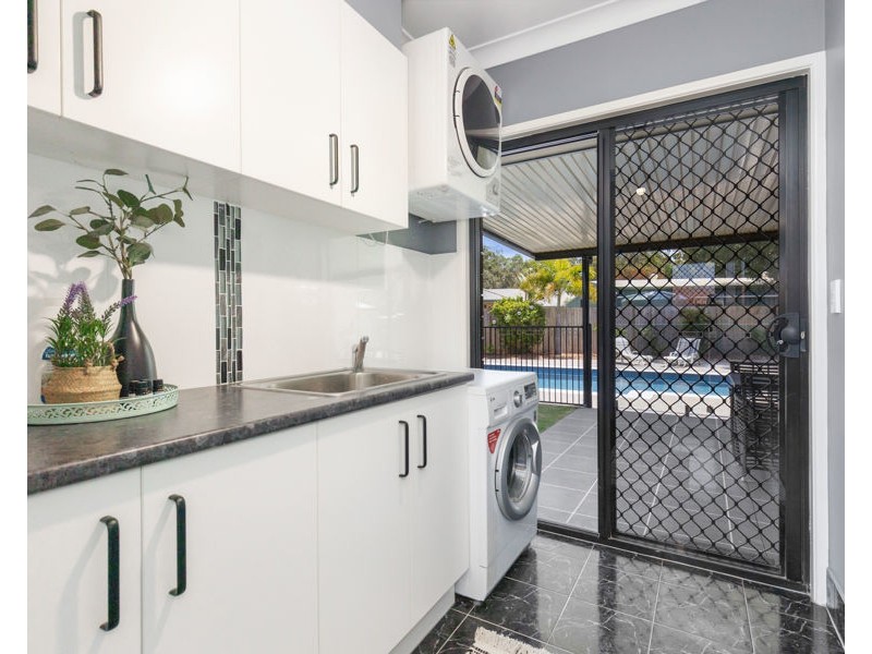 8 Border Court, Torquay QLD 4655