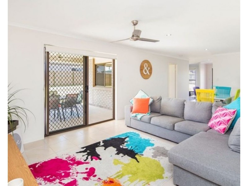 7 Jovi Court, Scarness QLD 4655