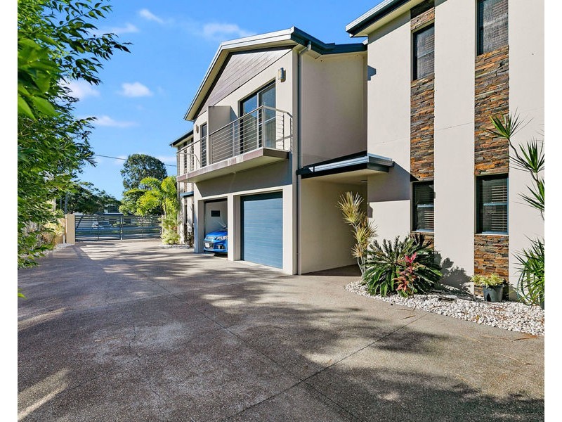 2/243 Torquay Terrace, Torquay QLD 4655