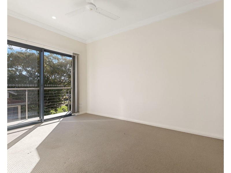 2/243 Torquay Terrace, Torquay QLD 4655