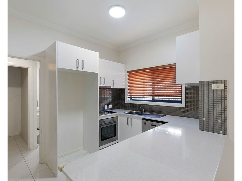 2/243 Torquay Terrace, Torquay QLD 4655