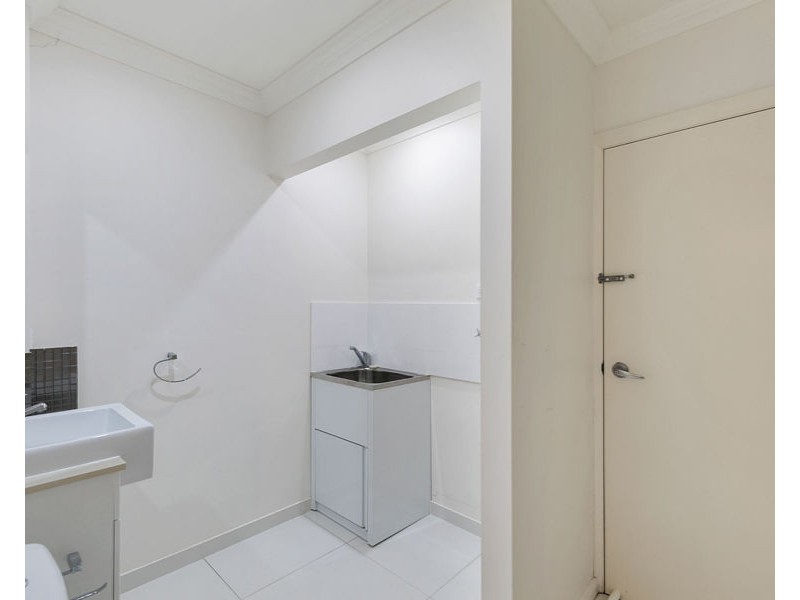 2/243 Torquay Terrace, Torquay QLD 4655