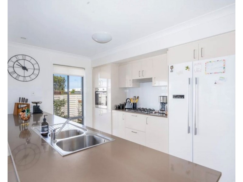 10 Dawes Cr, Urraween QLD 4655
