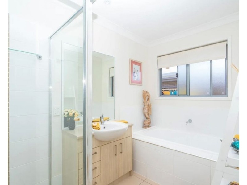 10 Dawes Cr, Urraween QLD 4655