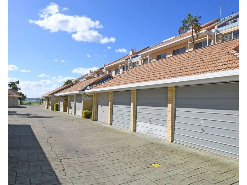 25/17 Buccaneer Drive, Urangan QLD 4655