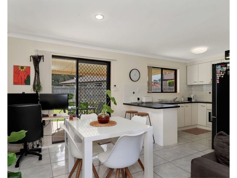 13 topaz Curcit, Urangan QLD 4655