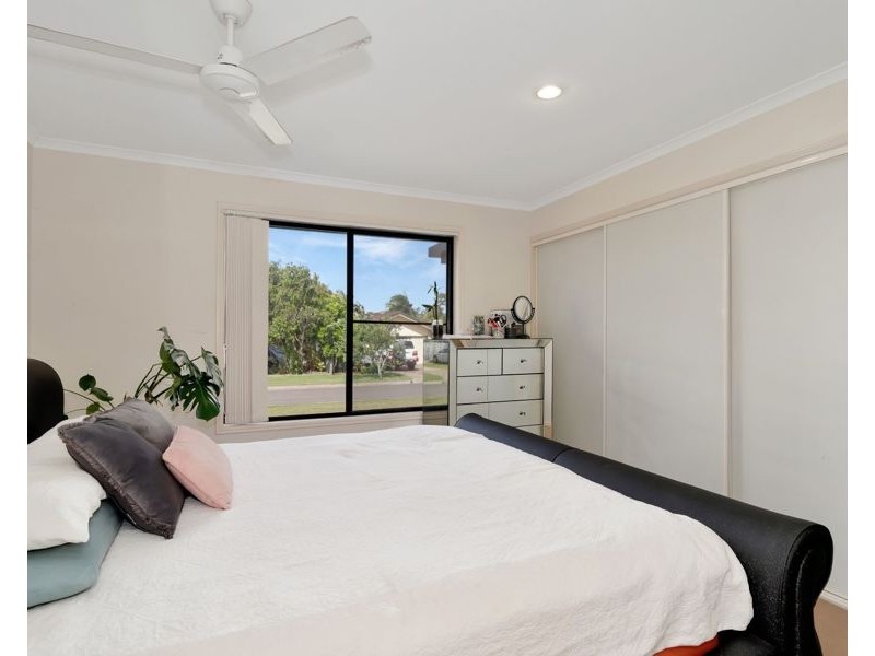13 topaz Curcit, Urangan QLD 4655