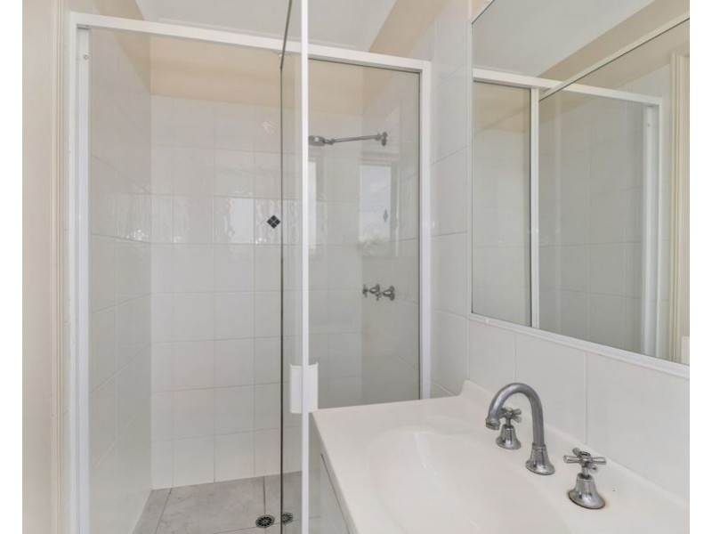 13 topaz Curcit, Urangan QLD 4655