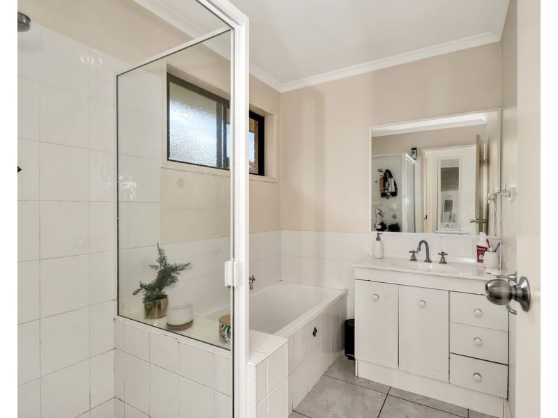13 topaz Curcit, Urangan QLD 4655