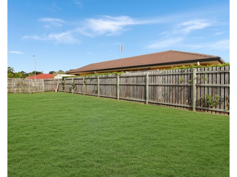 13 topaz Curcit, Urangan QLD 4655