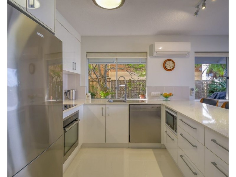 4/17 Buccaneer Drive, Urangan QLD 4655