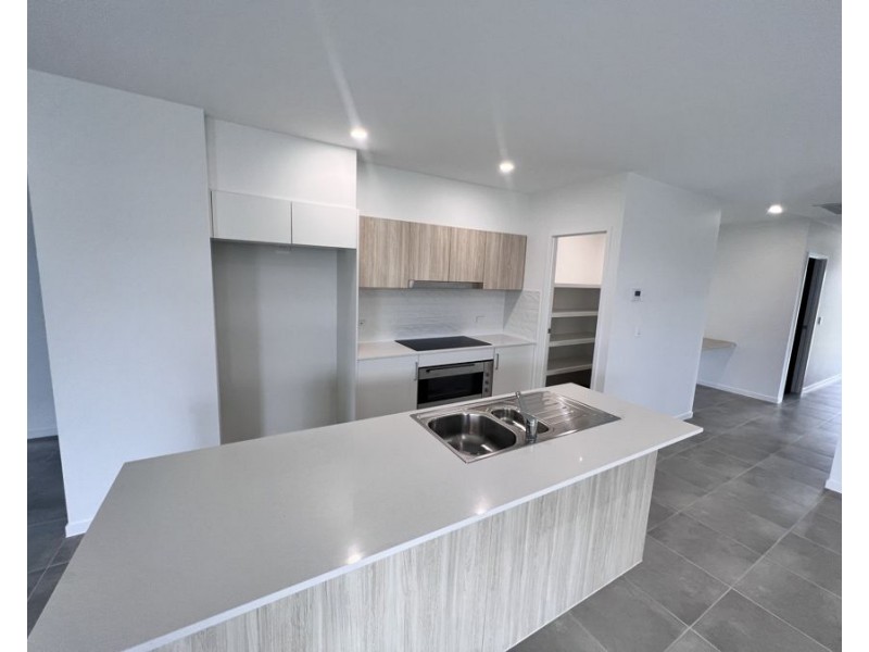 6 Atlantic Court, Eli Waters QLD 4655