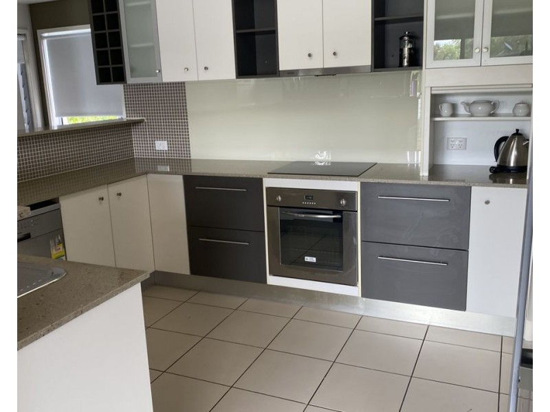 40/80 Moolyyir St, Urangan QLD 4655