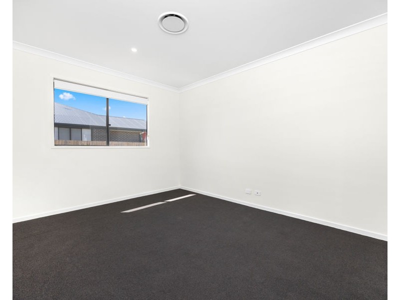 8 Harmony Avenue, Urraween QLD 4655