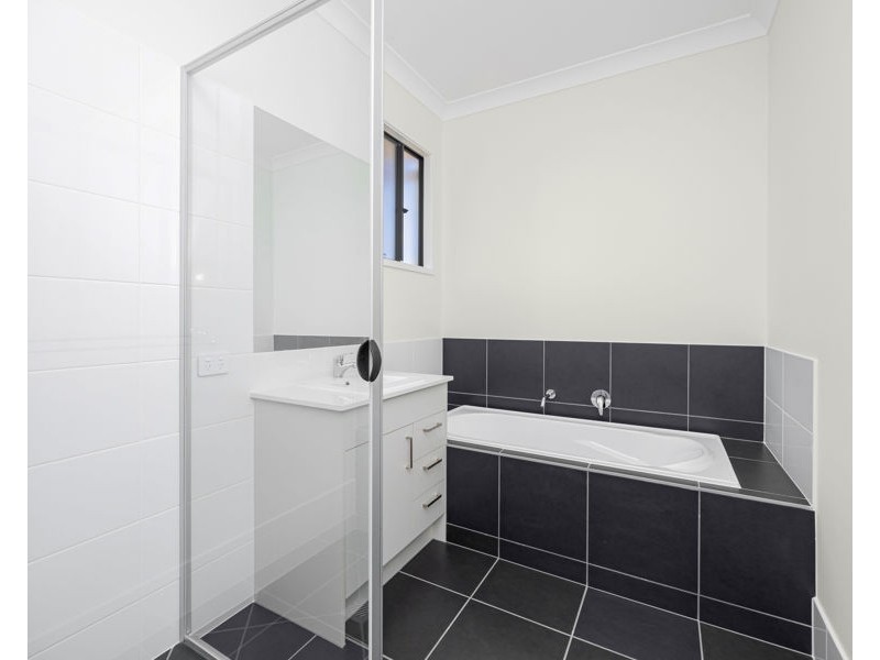 8 Harmony Avenue, Urraween QLD 4655