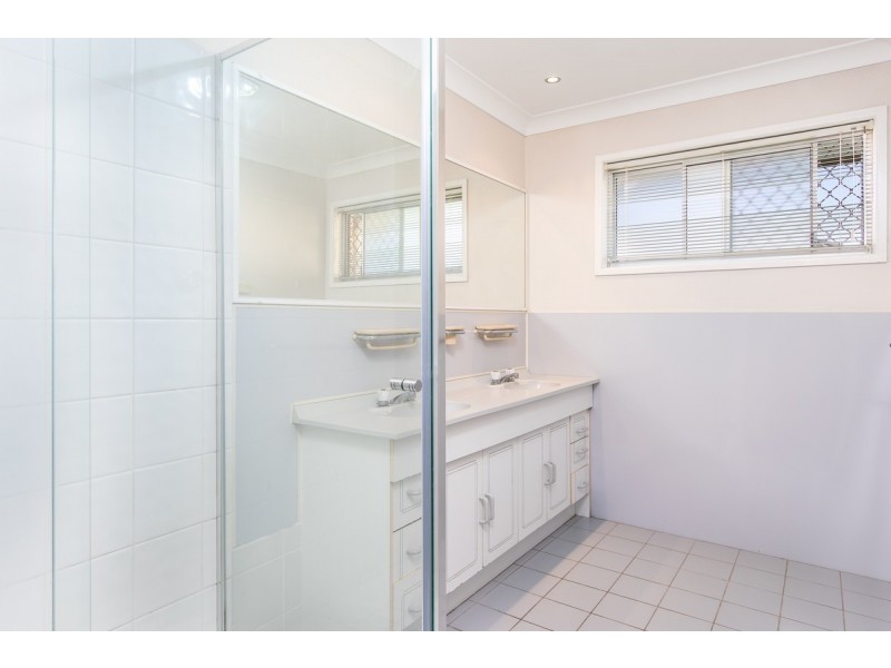 35 Barbaralla Drive, Springwood QLD 4127