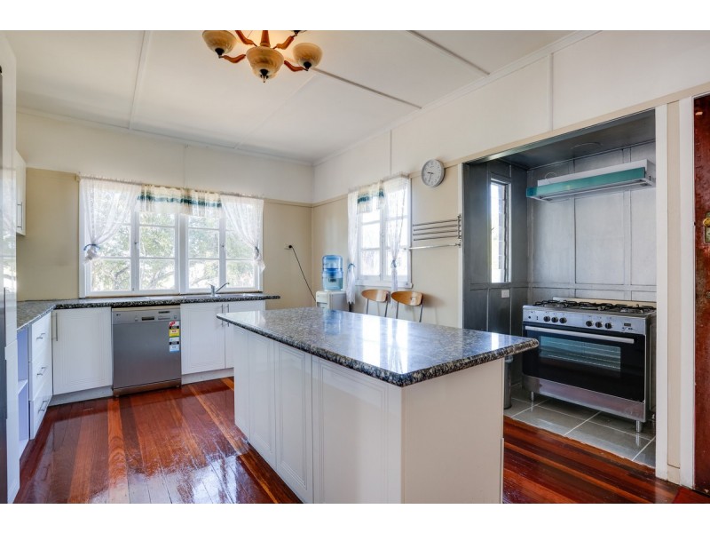 23 Layard Street, Holland Park QLD 4121