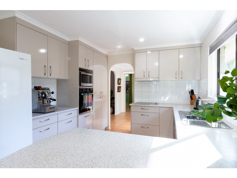 15 Dorset Drive, Springwood QLD 4127