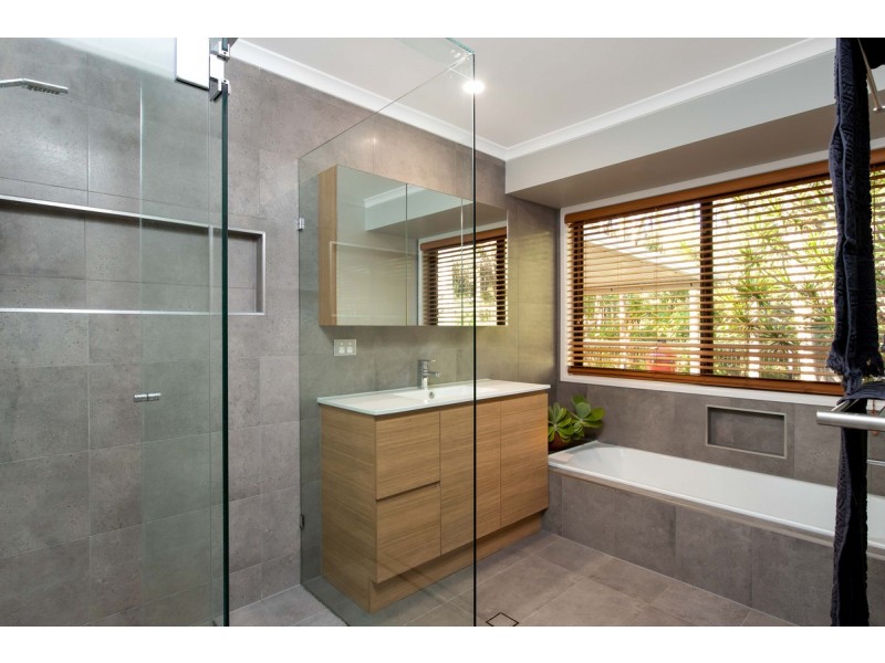 15 Dorset Drive, Springwood QLD 4127