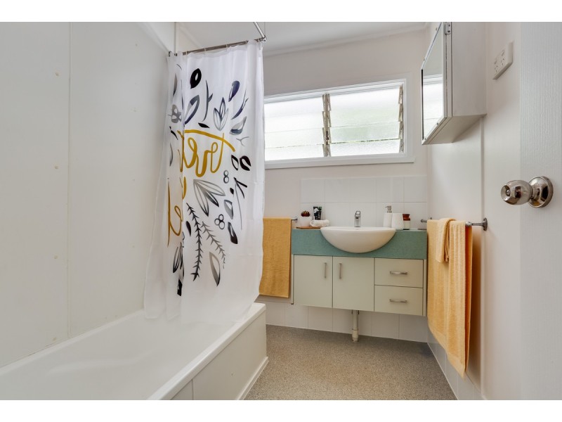 6 Light Street, Leichhardt QLD 4305