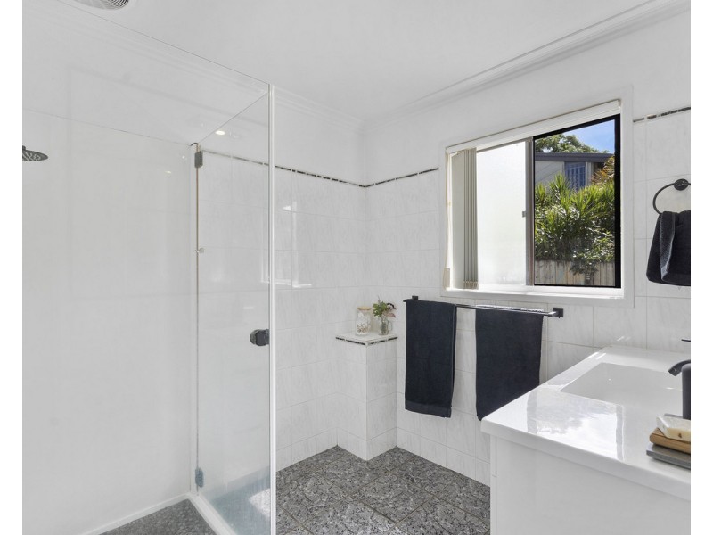 1 Veronica Avenue, Daisy Hill QLD 4127