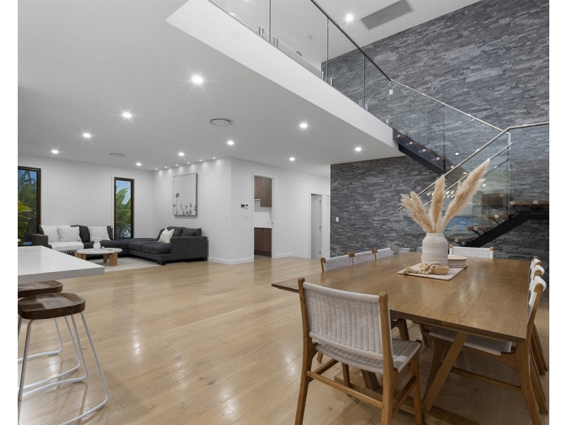 8 Sunshine Place, Eight Mile Plains QLD 4113