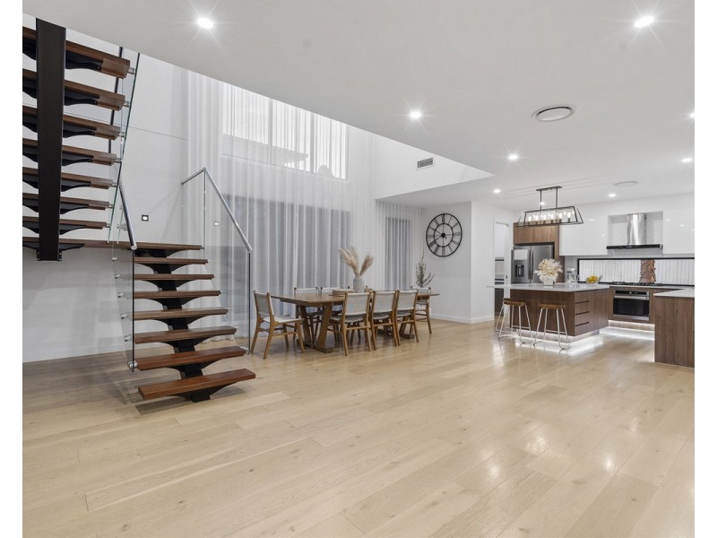 8 Sunshine Place, Eight Mile Plains QLD 4113