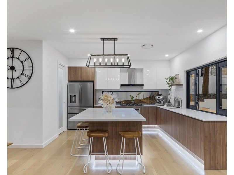 8 Sunshine Place, Eight Mile Plains QLD 4113