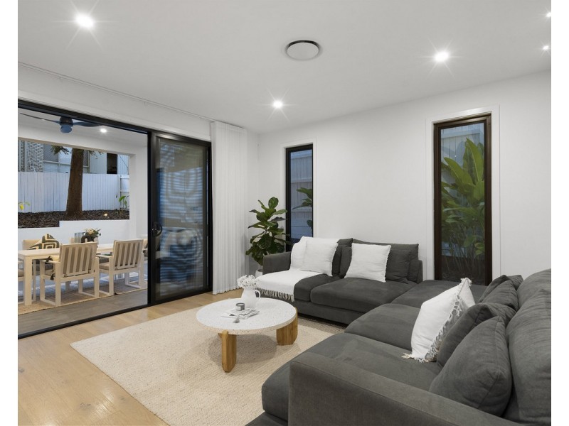 8 Sunshine Place, Eight Mile Plains QLD 4113