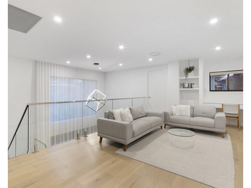 8 Sunshine Place, Eight Mile Plains QLD 4113