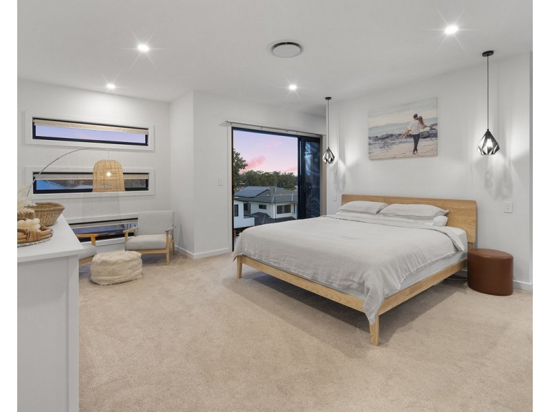 8 Sunshine Place, Eight Mile Plains QLD 4113